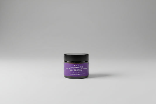 Bouquet of lavender and a small jar with a purple label on a wooden stand.